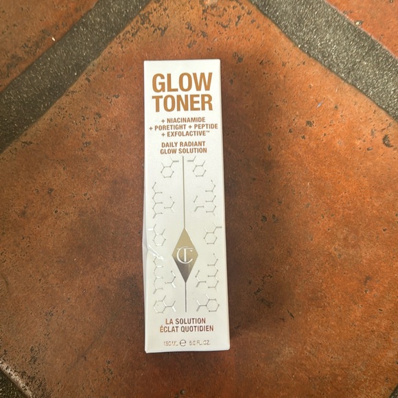 New in box Charlotte Tilbury daily radiant glow solution - Picture 1 of 4